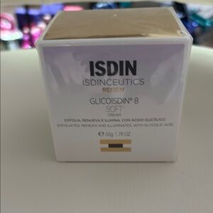 White and Gold Skincare Moisturizer